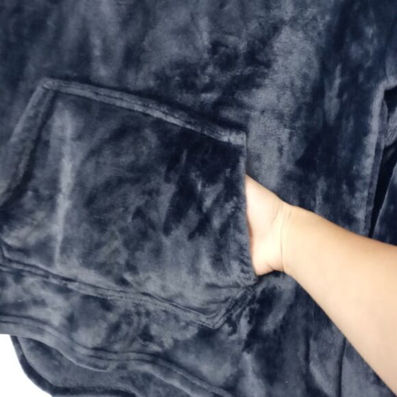 Champian cozy and soft hooded navy pullover - Picture 4 of 5